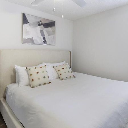 Landing At Woodhill - 2 Bedrooms In เดนตัน ภายนอก รูปภาพ